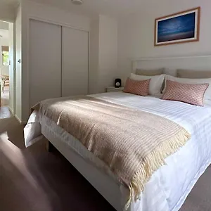 https://apt-holiday.hotelssunshinecoast.net