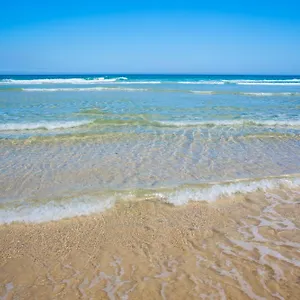 https://2-2-orealla-crescent-sunrise-beach.hotelssunshinecoast.net